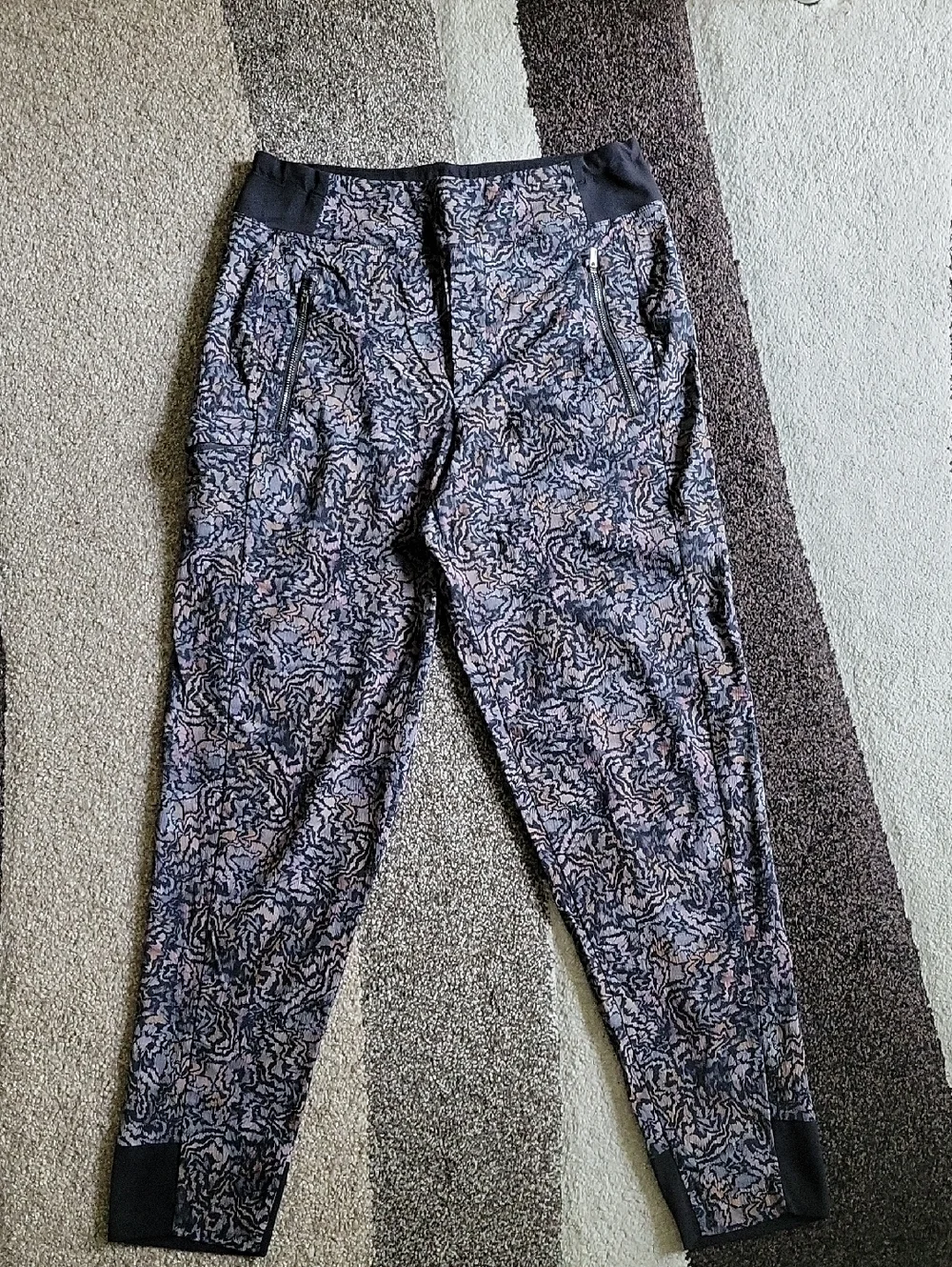 Athleta Trekkie North Jogger Pants Kinetic Abstract Size 6 - Picture 3 of 10